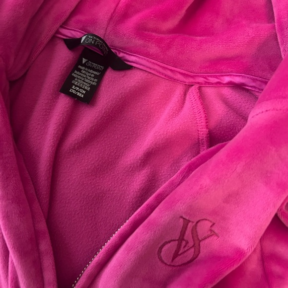 victoria’s secret velvet top and pants - Picture 3 of 4